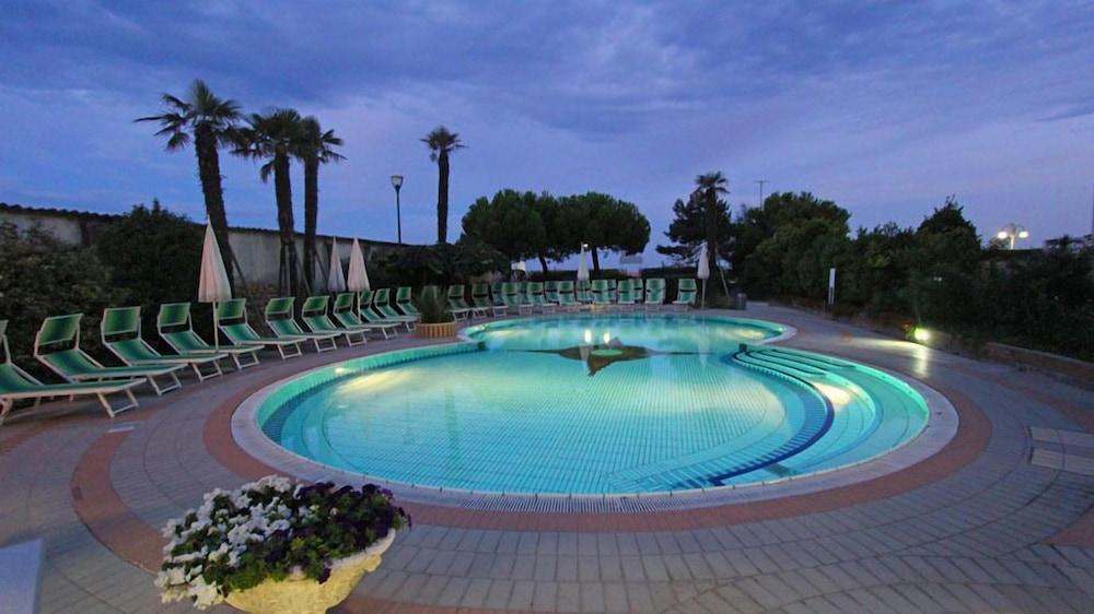 Park Hotel Cellini Jesolo Extérieur photo